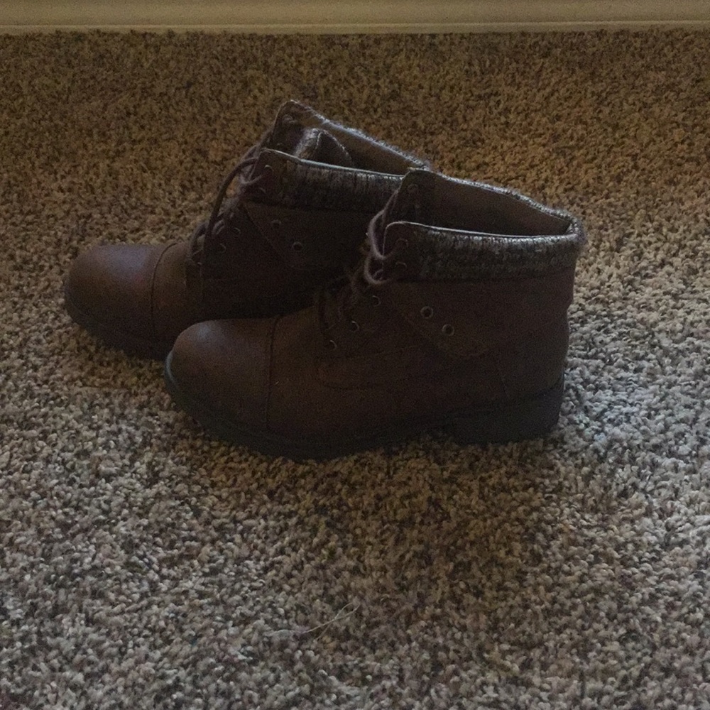 Snow boots